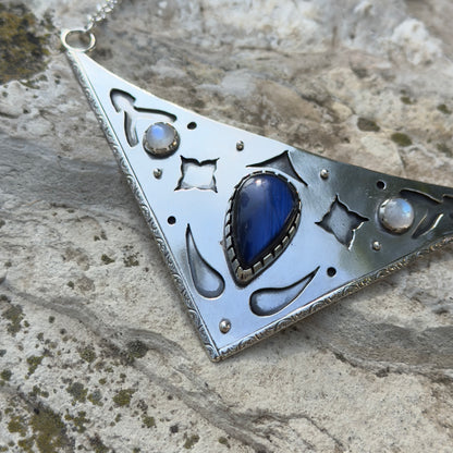 Triangle Shield Collar Necklace ⋮ Labradorite & Moonstone ￼