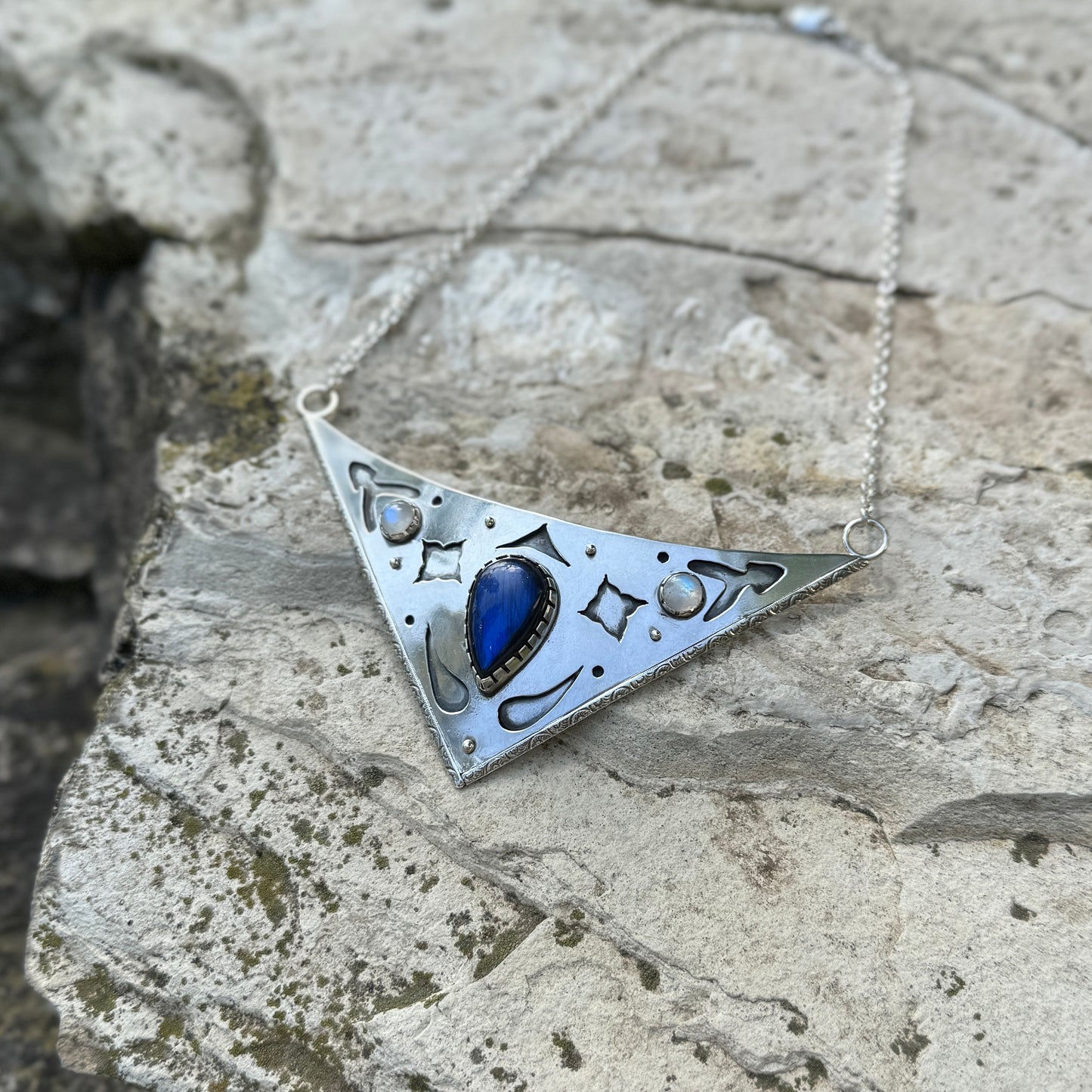 Triangle Shield Collar Necklace ⋮ Labradorite & Moonstone ￼