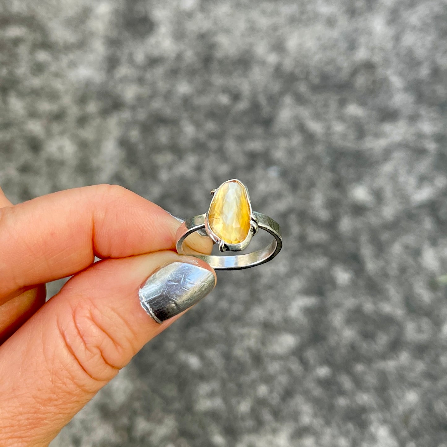 Oblong Citrine Rose Cut Ring ⋮ Size 7.5