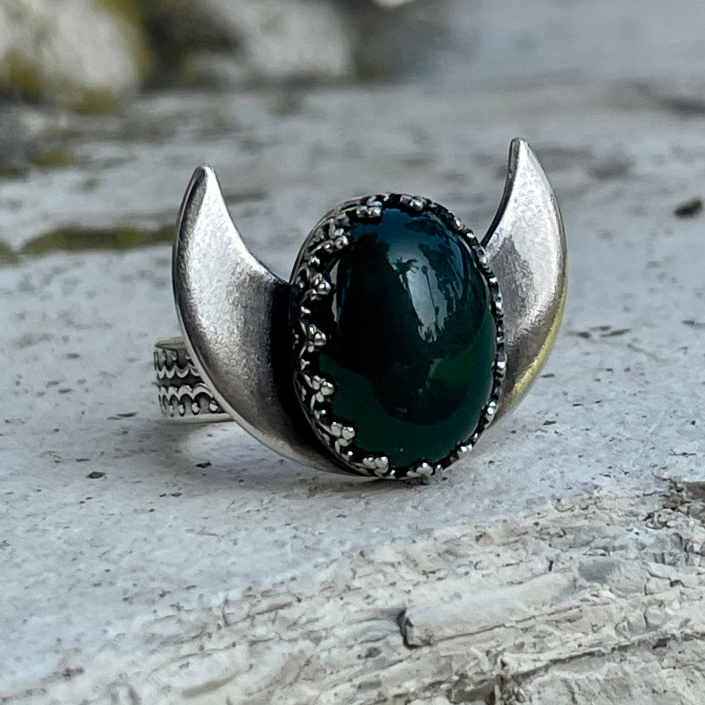 Green Onyx Moon Ring ⋮ Size 9.25